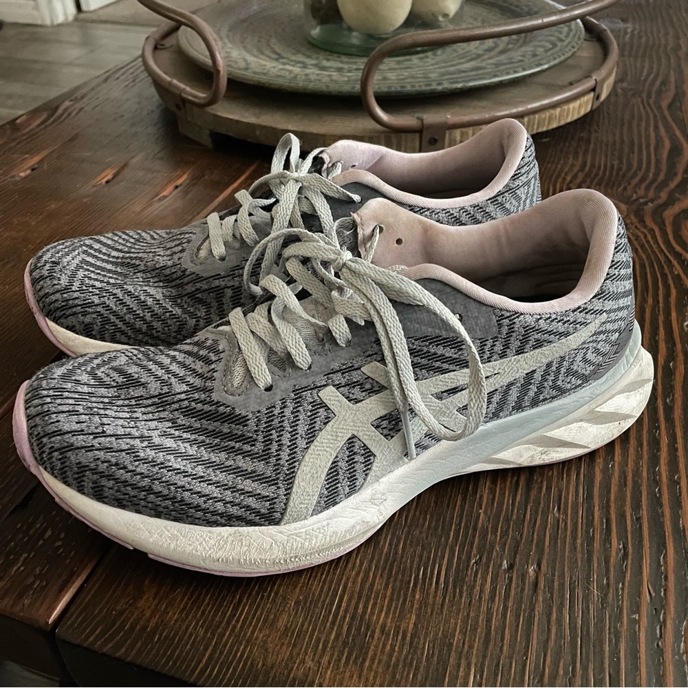 ASICS Women’s Roadblast Size 8 Running Shoes
